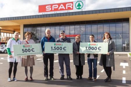 Predaja donacij ob otvoritvi nove trgovine SPAR Cerklje na Gorenjskem (002)
